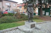 Tadeusz Kantor z siostrą -pomnik na rynku Wielopola Skrzyńskiego