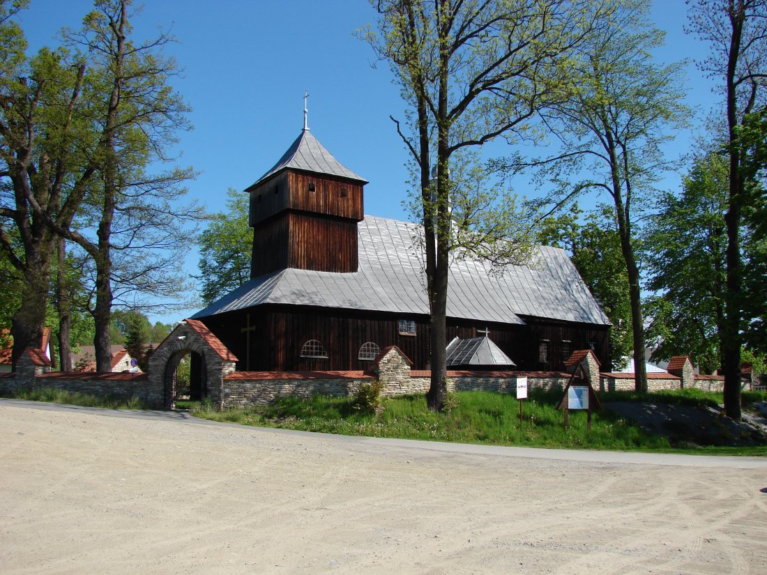 Kościół w Dobrej pw. ś.ś. Szymona i Judy Tadeusza z 1678 r.