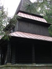 Kapliczka na cmentarzu w Jastrząbce