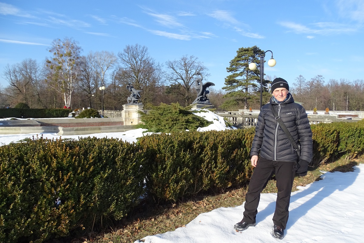Park w Świerklańcu z rzeźbami Emmanuela Fremieta.