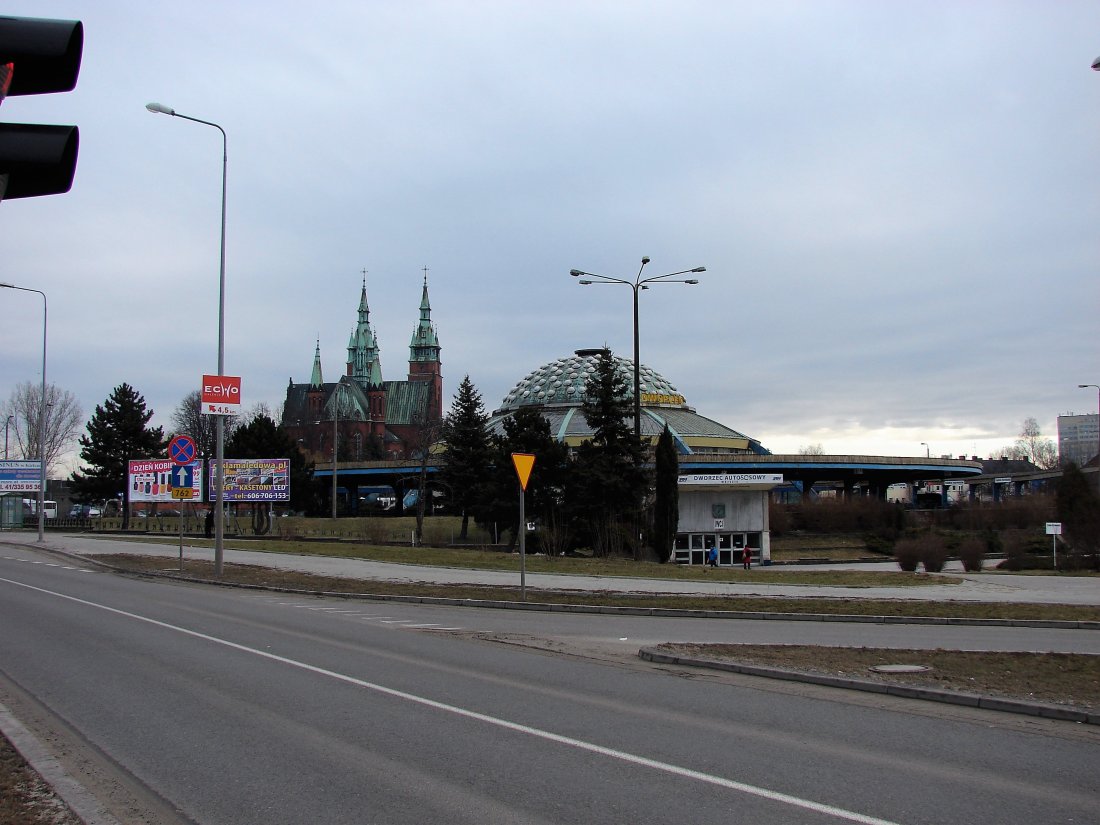 Kościół Świętego Krzyża i D. PKS w Kielcach.