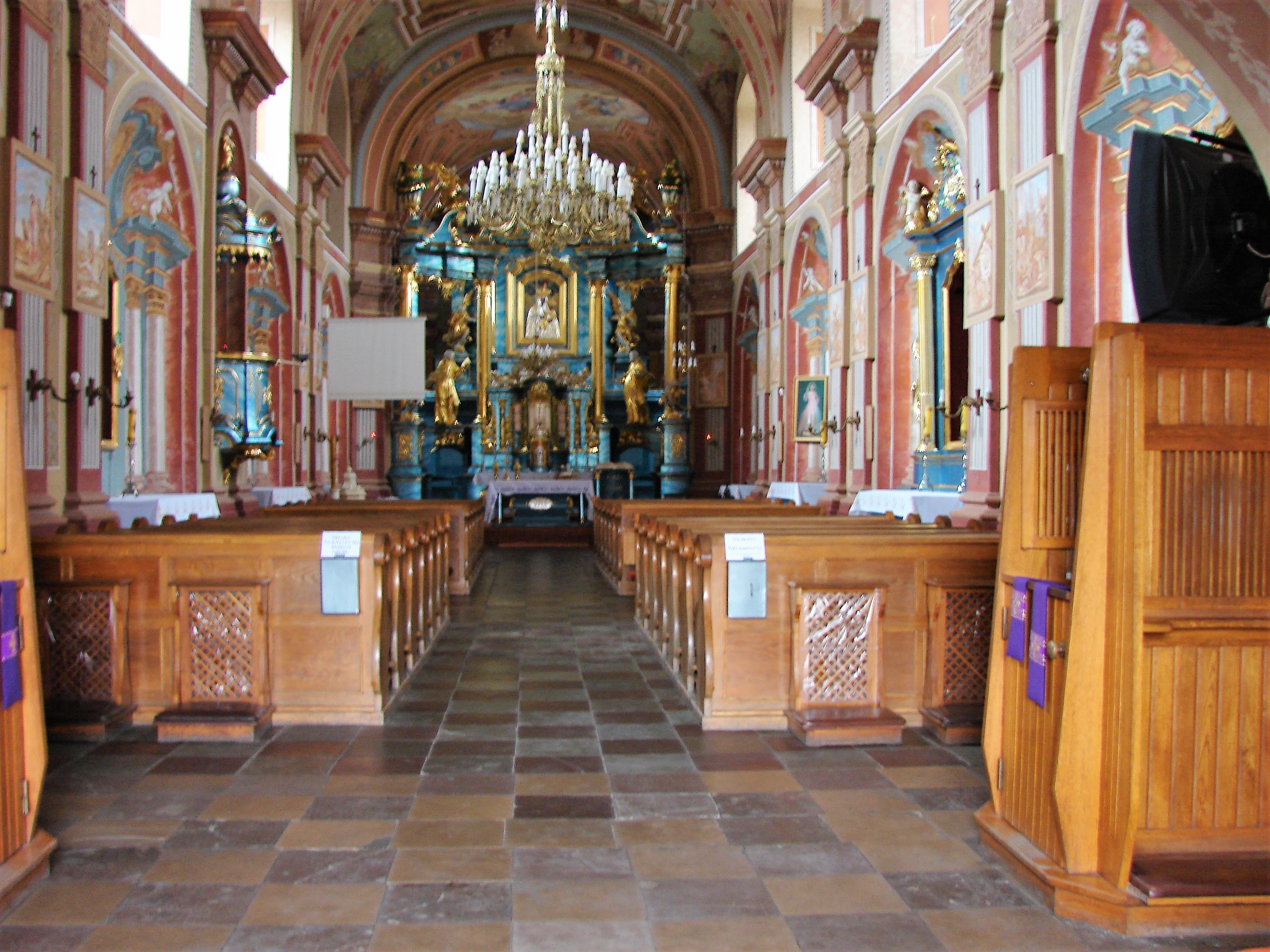 Nawa główna kościoła.