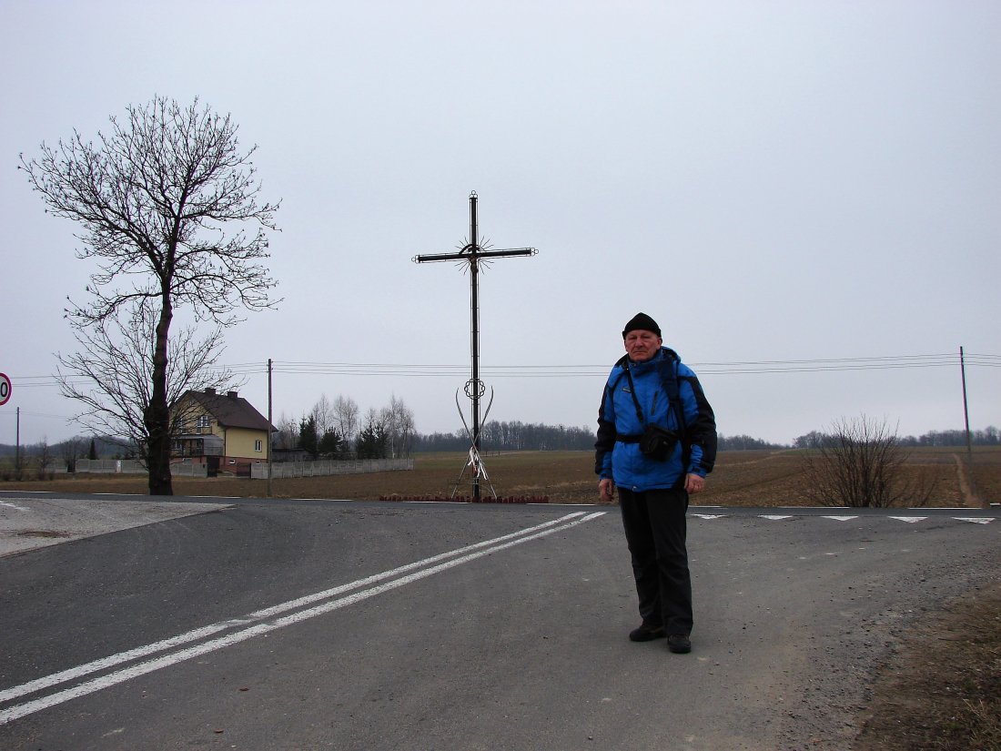 Gołoszyce-Krzyżtopór wyjście na szlak.