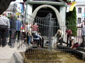Źródełko przy sanktuarium w Leśniowie