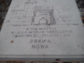 Brama Nowa (baszta Piekarzy w głębi)