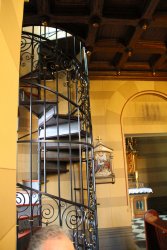 Schody prowadzące do kaplicy pałacu w Pławniowica, dla domowników pałacu.ch