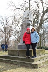 Na dziedzińcy pałacu w Pławniowicach