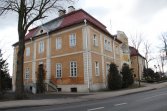 Tworóg - klasycystyczny pałac z XVIII w.  - obecnie siedziba władz gminnych.