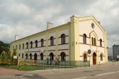 Odbudowana synagoga w Żarkach, obecnie mieści się ta, Dom Kultury